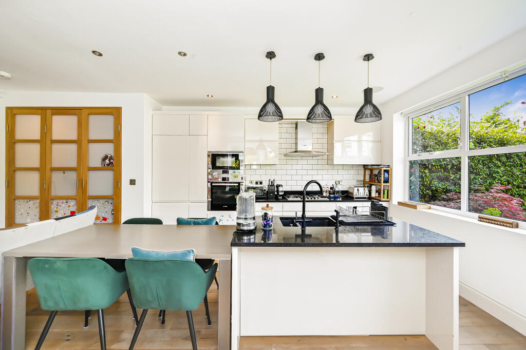 Apartment in London, Kilburn - More
