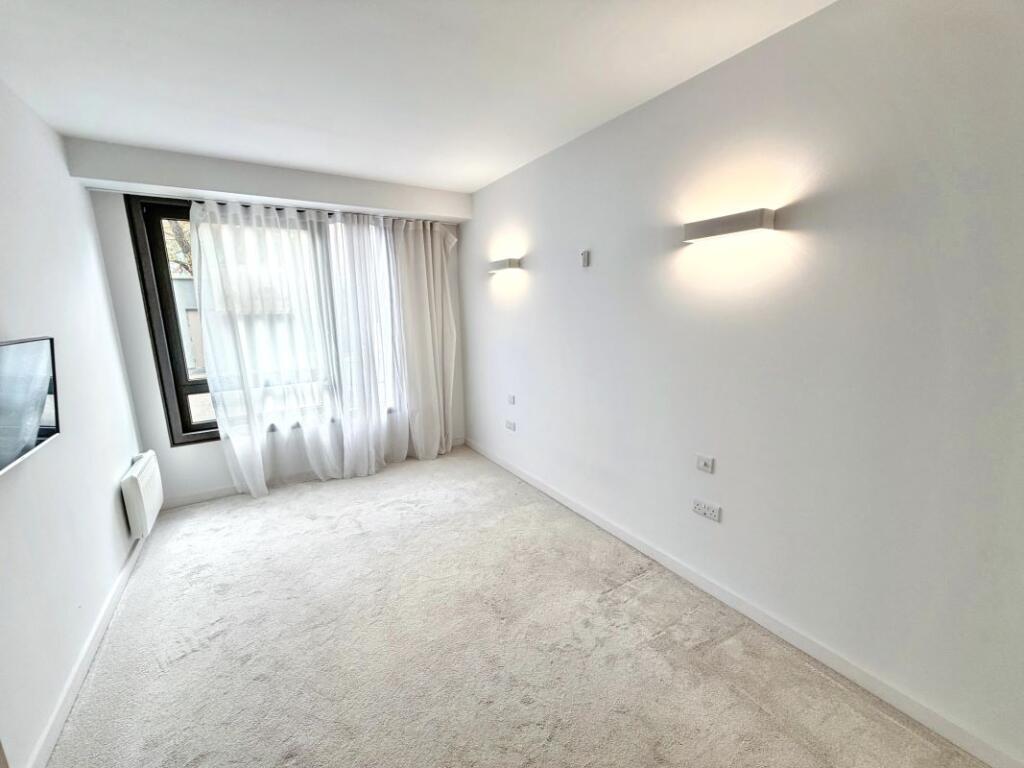 Apartment in Reading - View 4