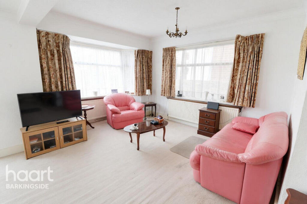 Marlborough Drive, Clayhall photo 4