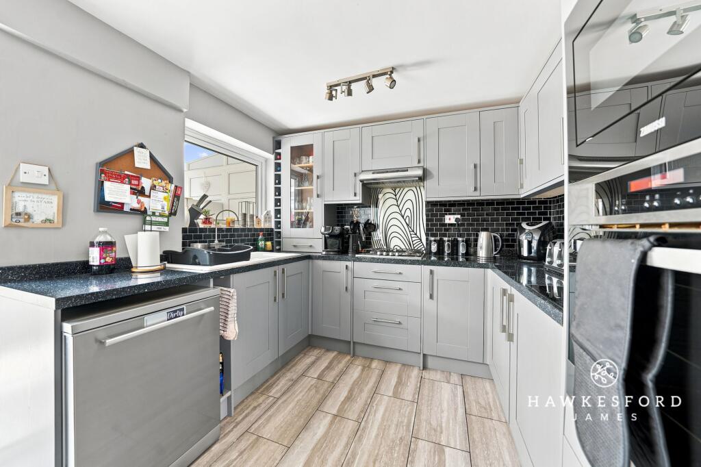 House in Swale, Grove Park, Milton Regis - View 4