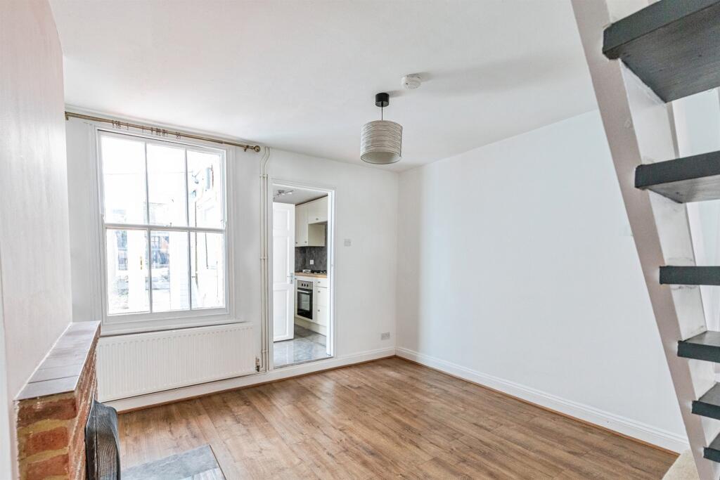 House in Irthlingborough, Crow Hill - View 3