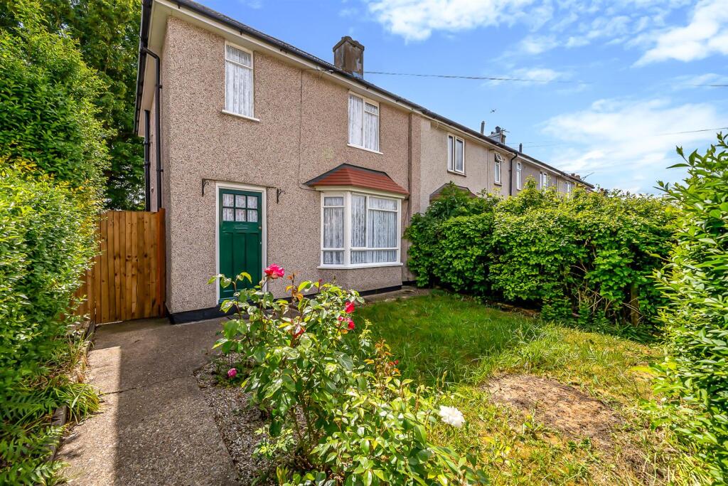 Main image of property: Kingsholm Gardens, SE9