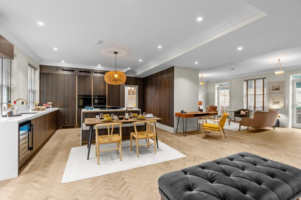 Main image of property: Doric House, Lexden Road, Colchester, Essex, CO3