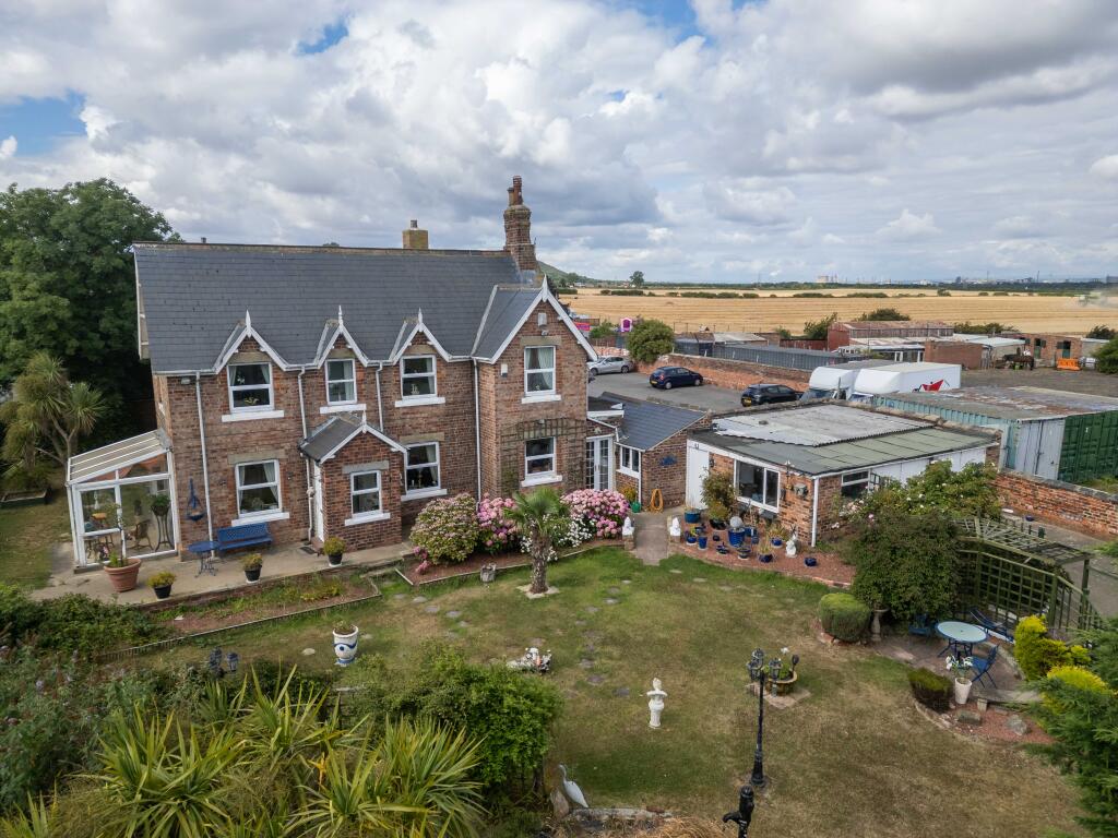 House in Stockton-on-Tees - More