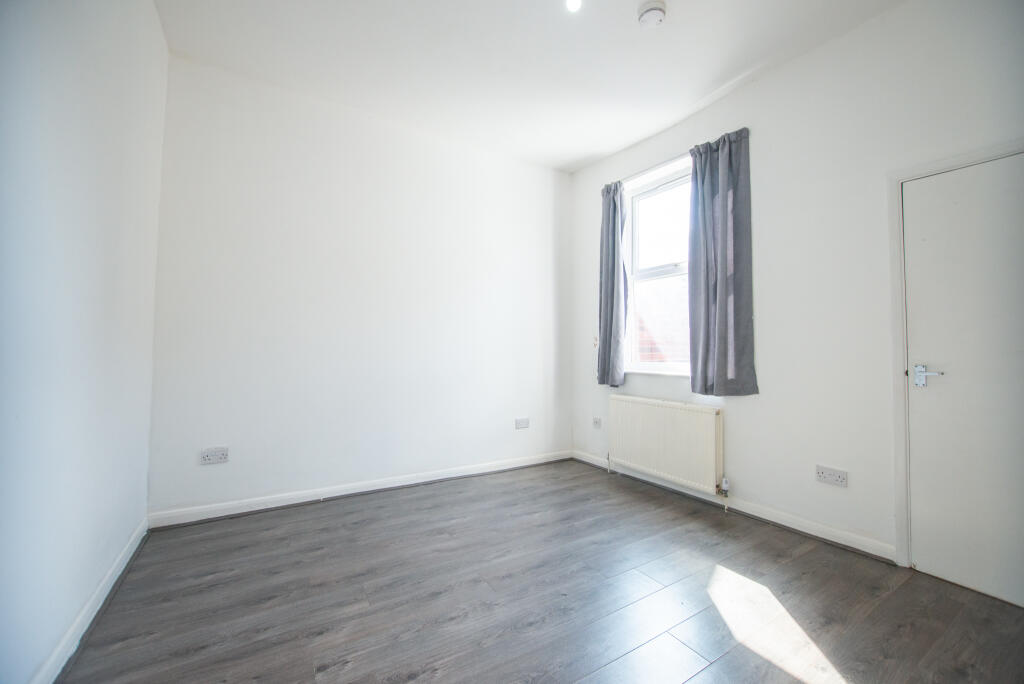 House in Hull - View 4