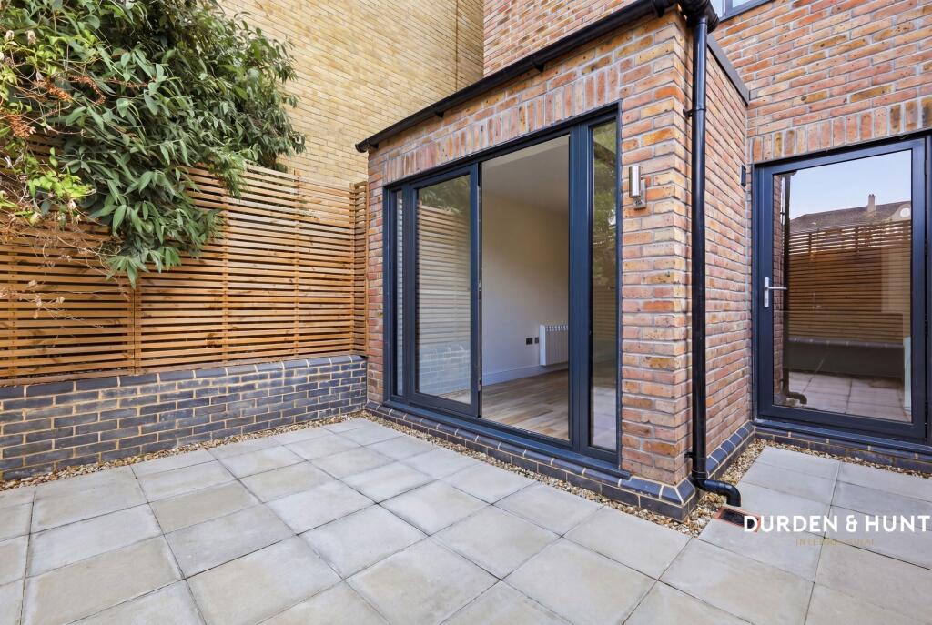 4 bedroom end of terrace house for rent