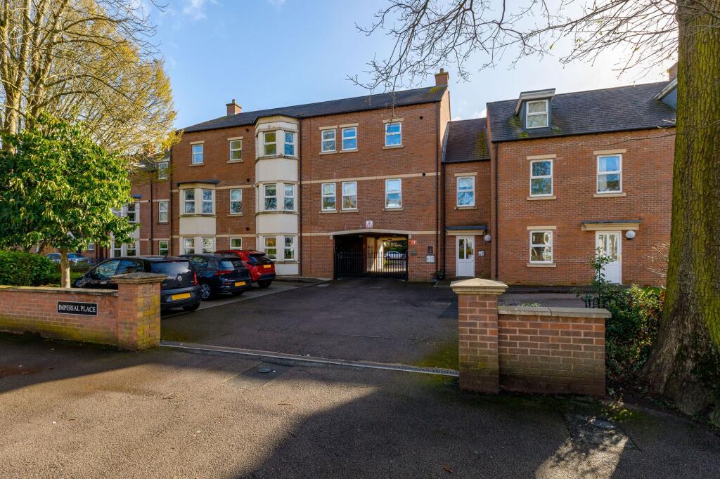 Main image of property: Lillington Road, Leamington Spa, CV32