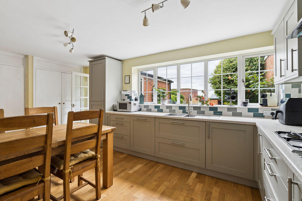 House in Slough - View 5