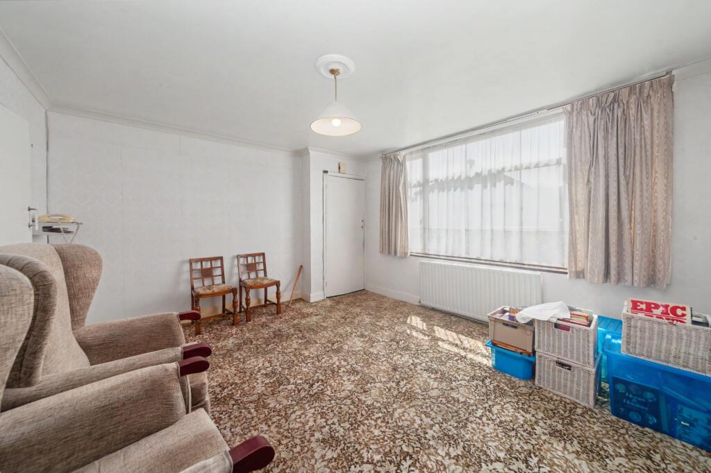 38 Myrtle Road, Dartford, Kent DA1 2RJ photo 2