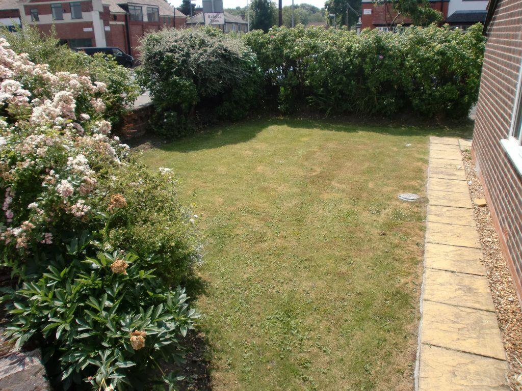 8 bedroom semi-detached house for rent