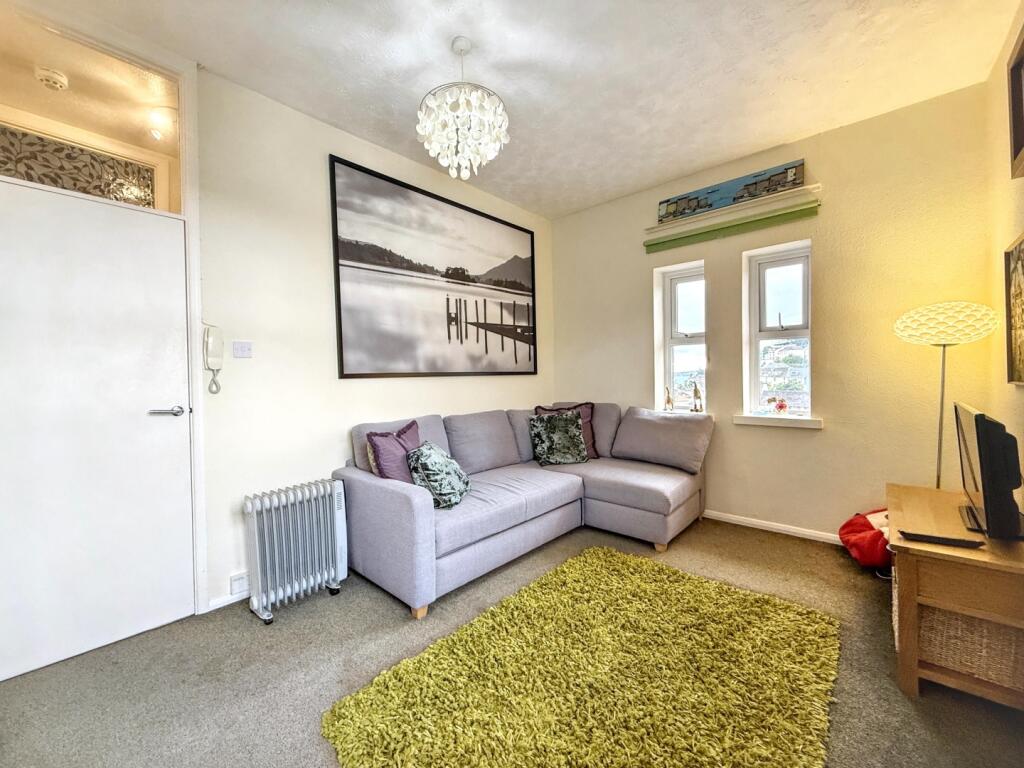 Apartment in Torquay, Torbay - View 3