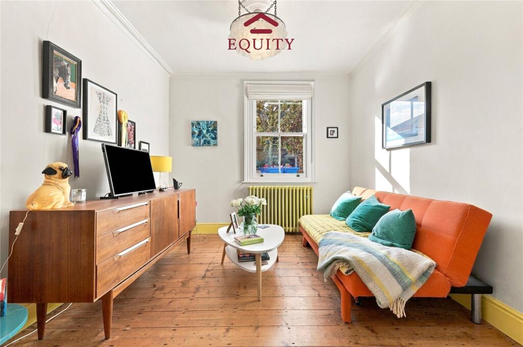 House in London, Southbury - More