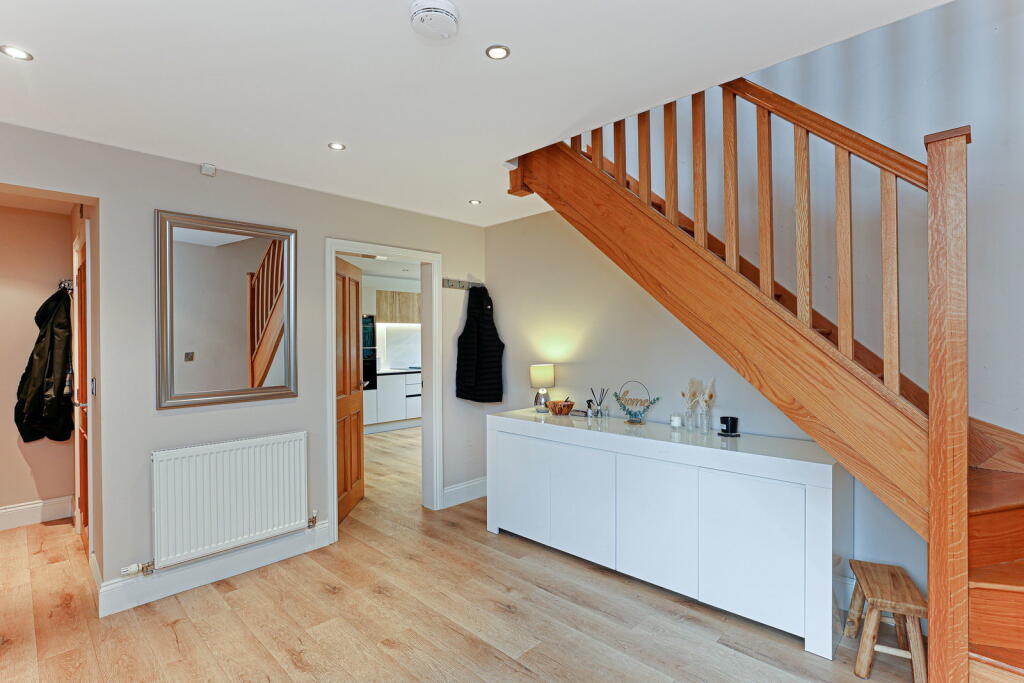 Old Cubley, Penistone, Sheffield, S36 9AW photo 4
