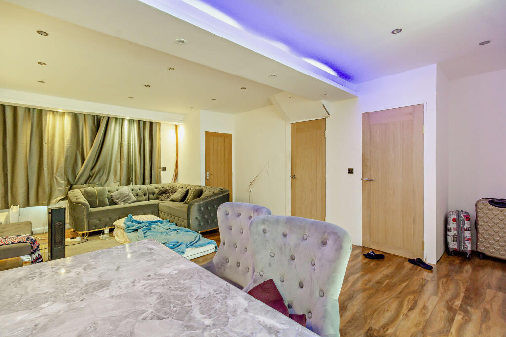 House in Romford - View 5