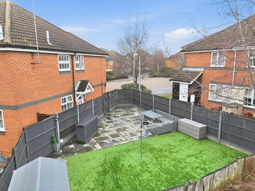 DUDLEY CLOSE, Chafford Hundred, Grays photo 3