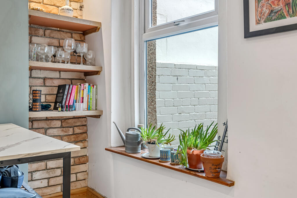 Main image of property: Hollywood Road, Brislington, Bristol, BS4 4LE