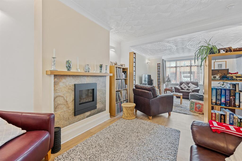 House in Milton Keynes, Water Eaton, Bletchley and Fenny Stratford - More