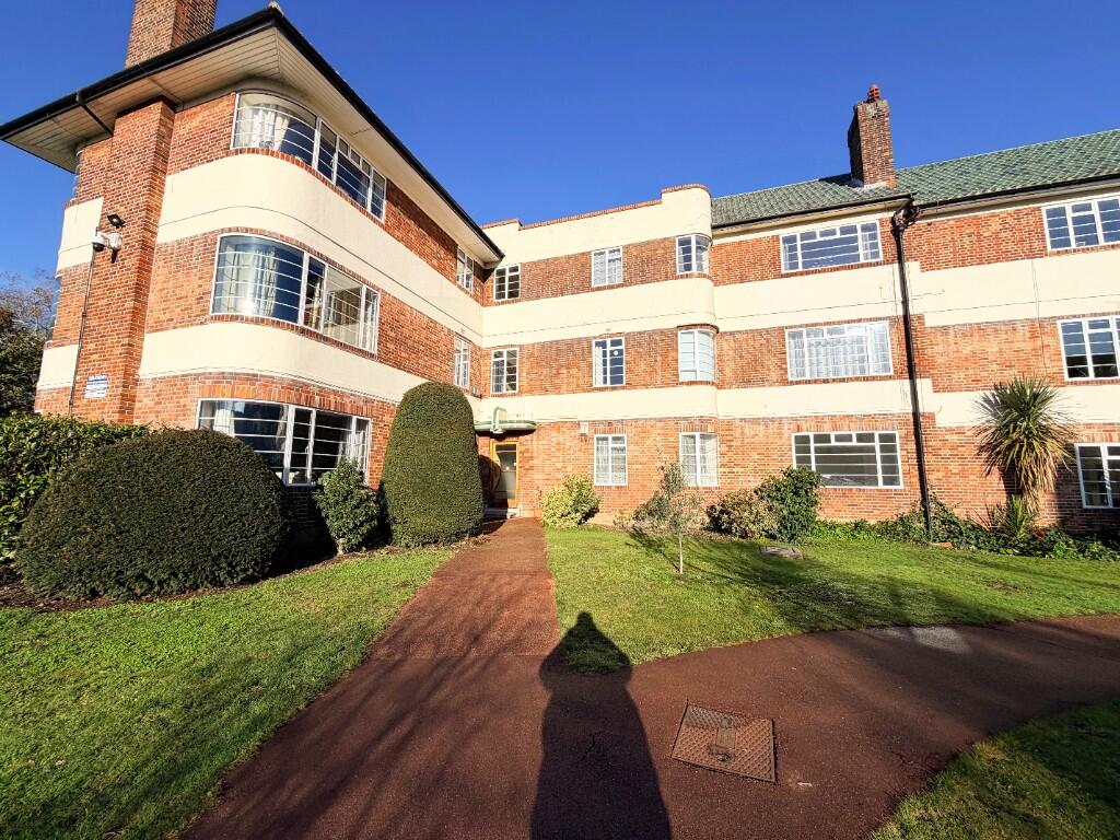 Main image of property: Woodford Road, London, E18