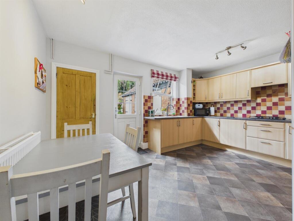 House in Worcester - View 5