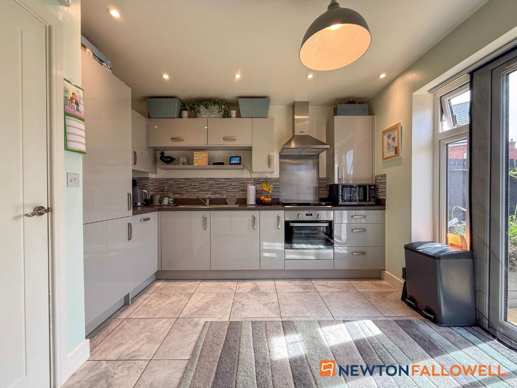 Furrow Close, Middlebeck, NG24 photo 4