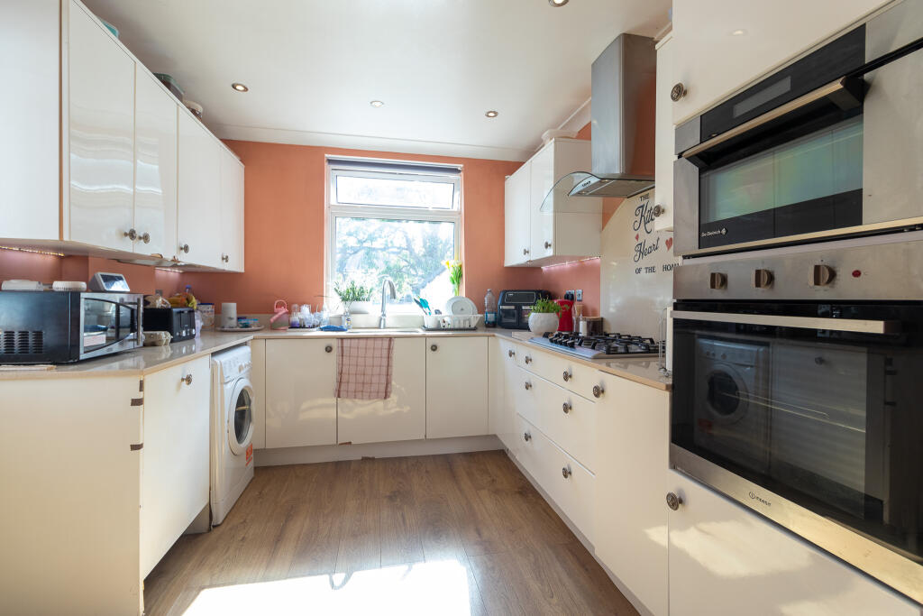 House in Surrey Heath, Surrey - View 4