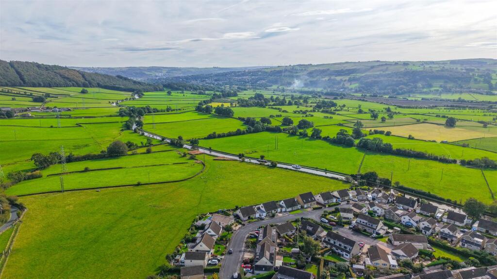 Lowfield Crescent, Silsden photo 2