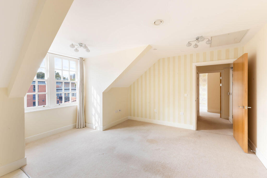 Apartment in Newcastle upon Tyne - View 4