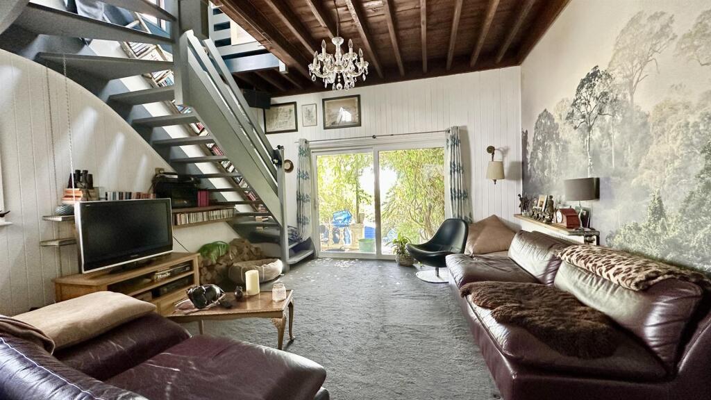 House in Hastings, Belmont - View 5