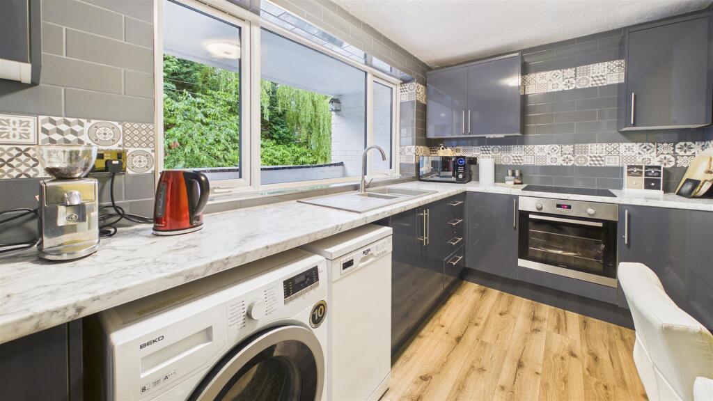 Apartment in Dudley, West Midlands - View 5