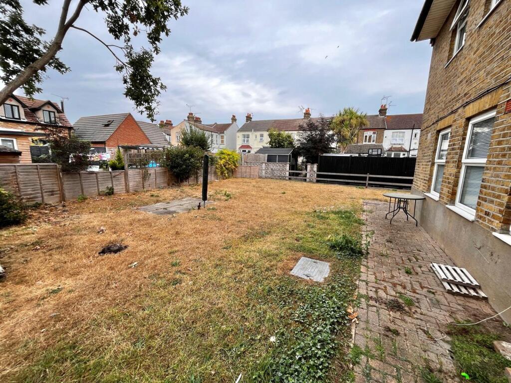 Apartment in Southend-on-Sea - View 4