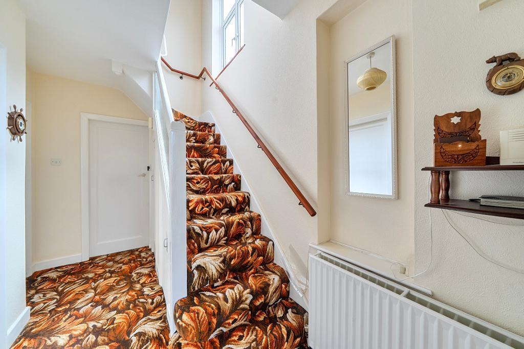 Ellesmere Drive, Sanderstead, South Croydon, CR2 9EH photo 3