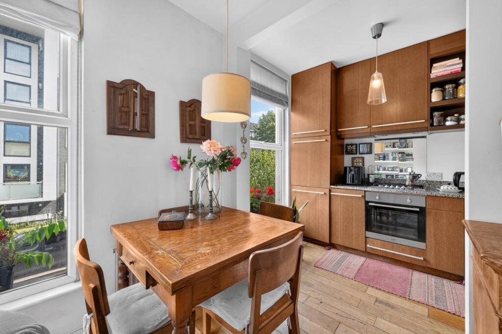 Apartment in London, Queen's Park - More