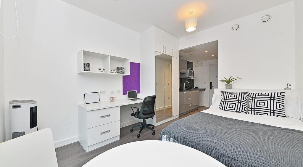 Additional image 33 of Birmingham | Student | September | B5