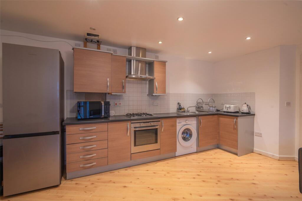 Apartment in Solihull, Dickens Heath - View 2