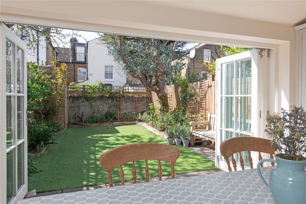 House in London - View 5
