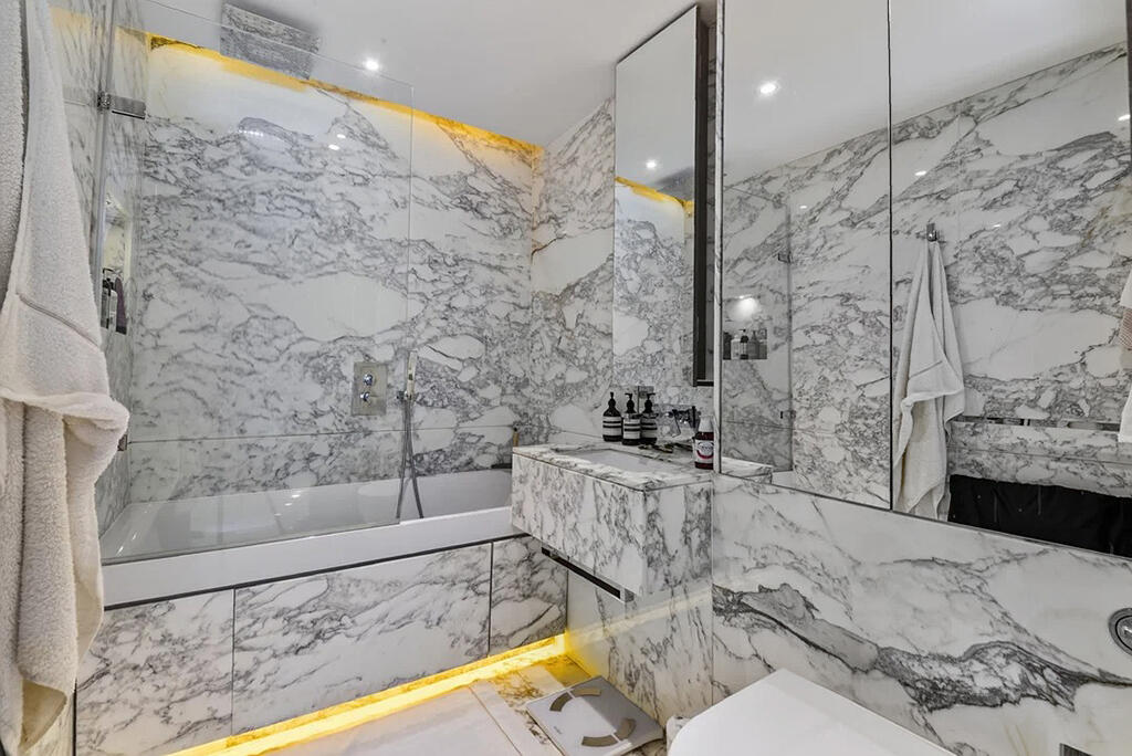 Apartment in London - More