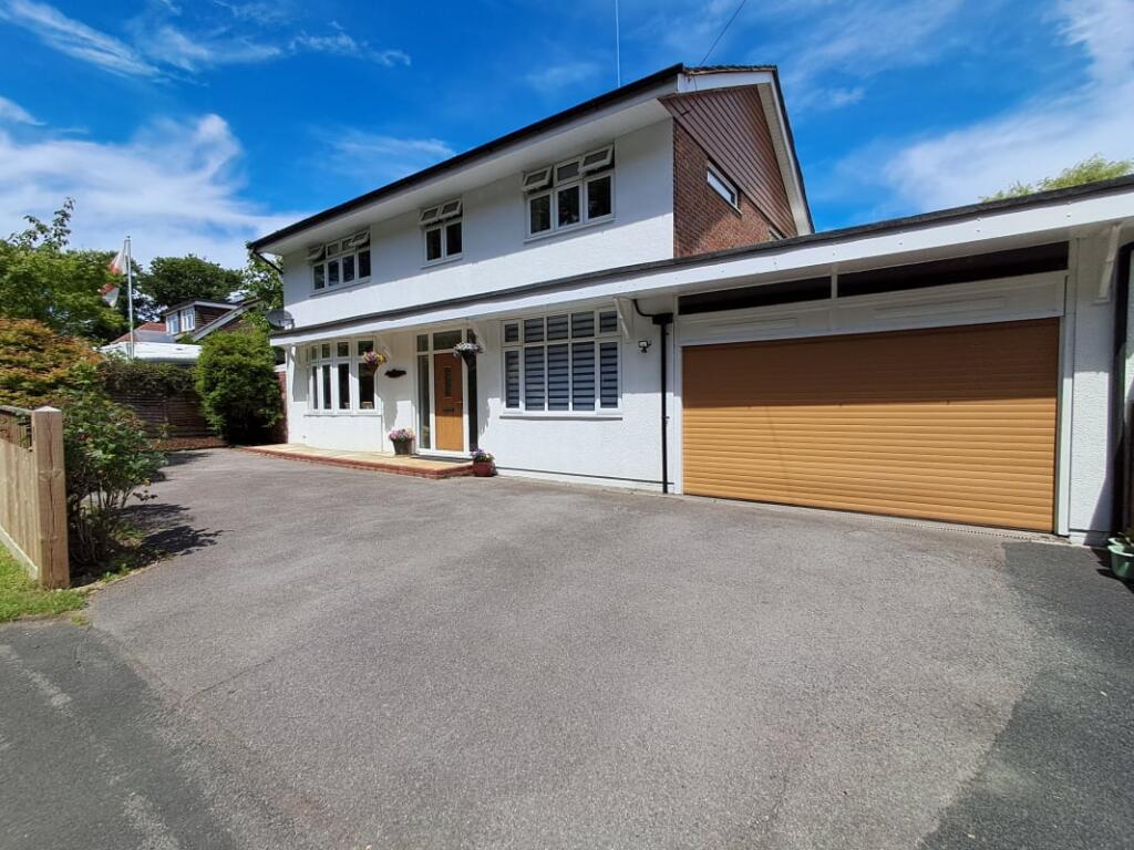Main image of property: Park Lane, Cowplain, PO8
