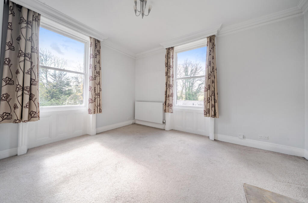 Apartment in Leeds, Park Villas, Roundhay - View 2