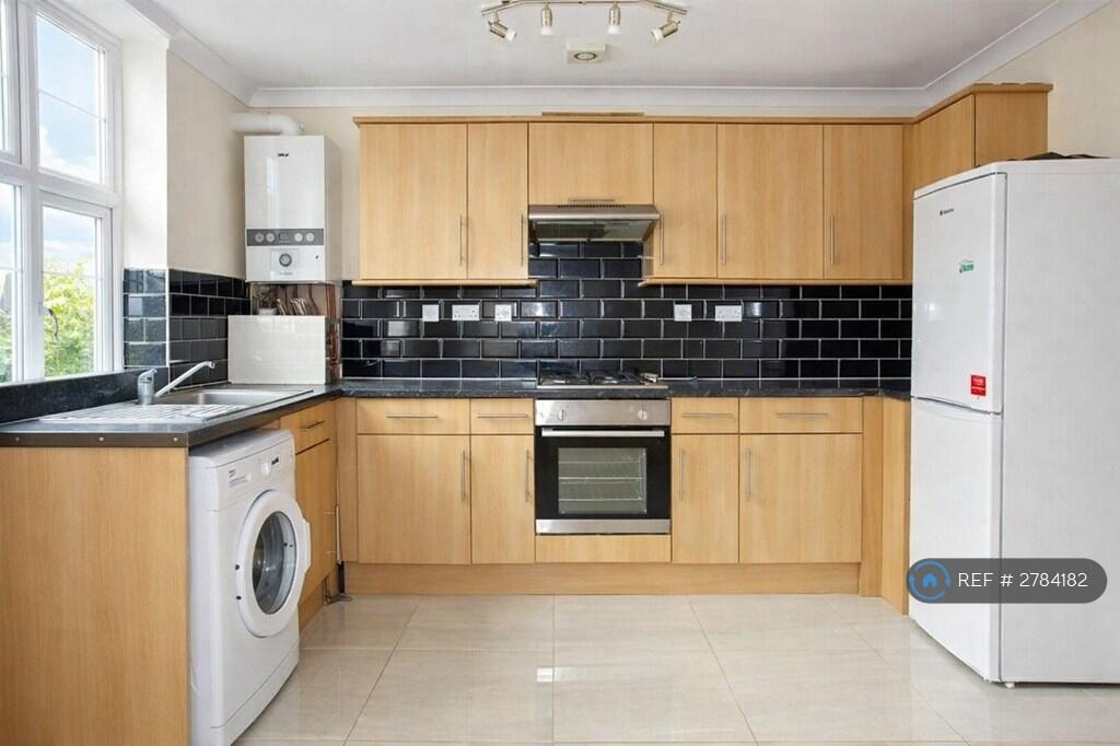 Main image of property: High St, Ilford, IG6