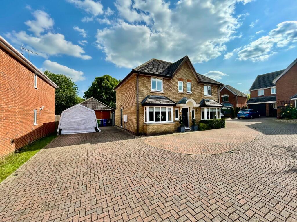 5-bed detached on Goosemere, Deanshanger, Milton Keynes, MK19, £635,000