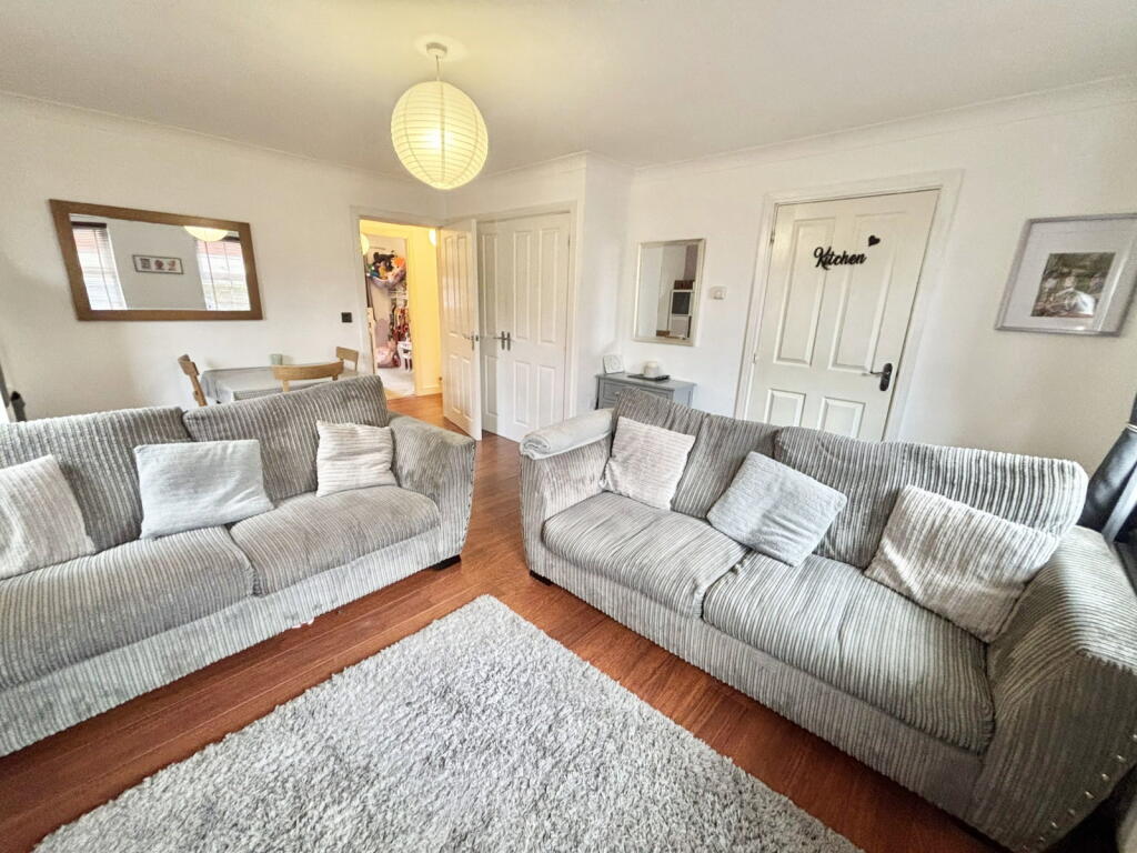 Apartment in Solihull, Dickens Heath - View 3