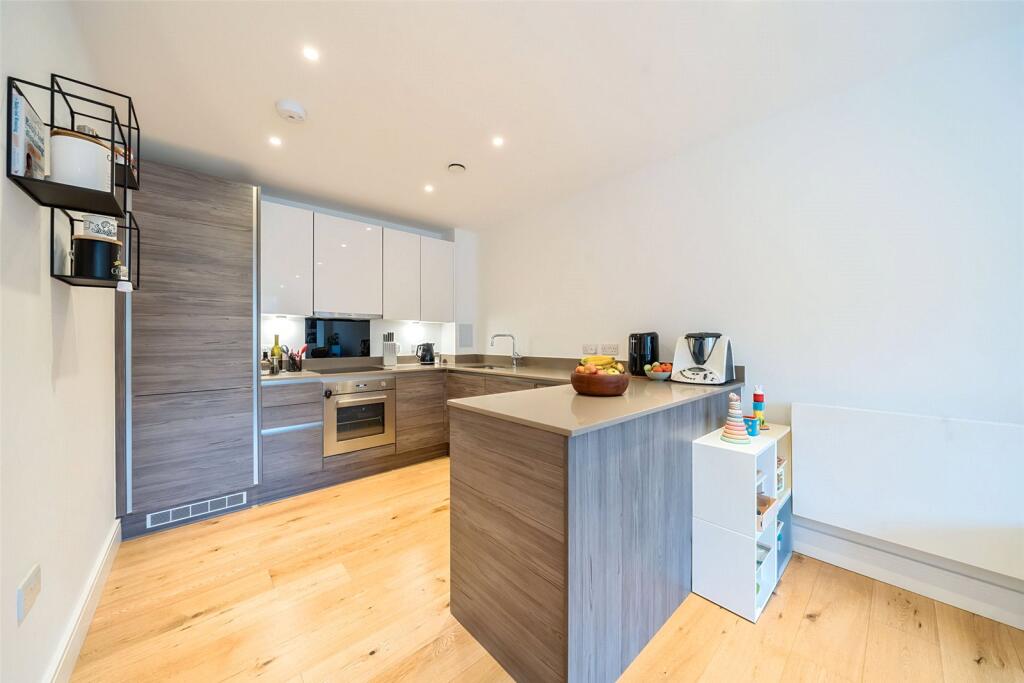 Apartment in London, Pepys Estate, New Cross - View 4