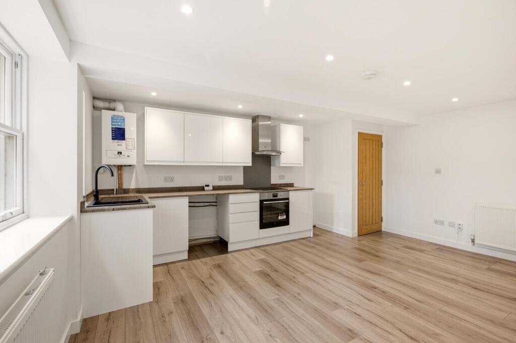 Warwick Place, Leamington Spa, CV32 - View 3