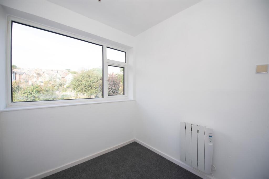 House in Nottingham, Gedling - More