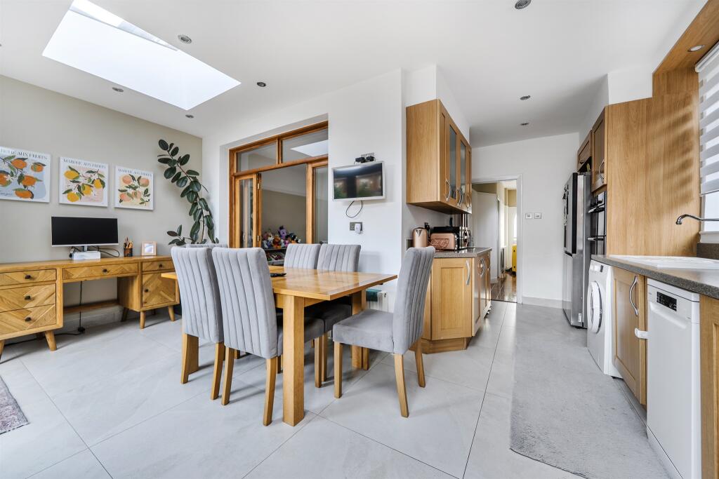 House in Enfield - View 4