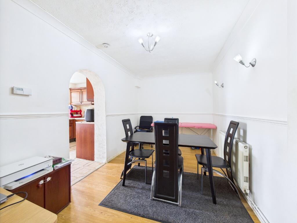 Araglen Avenue, South Ockendon, Essex, RM15 photo 4