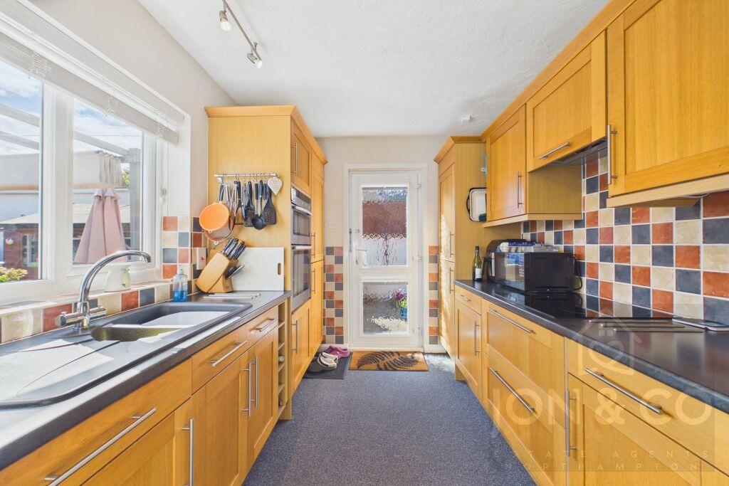 House in Hardingstone, West Northamptonshire - More
