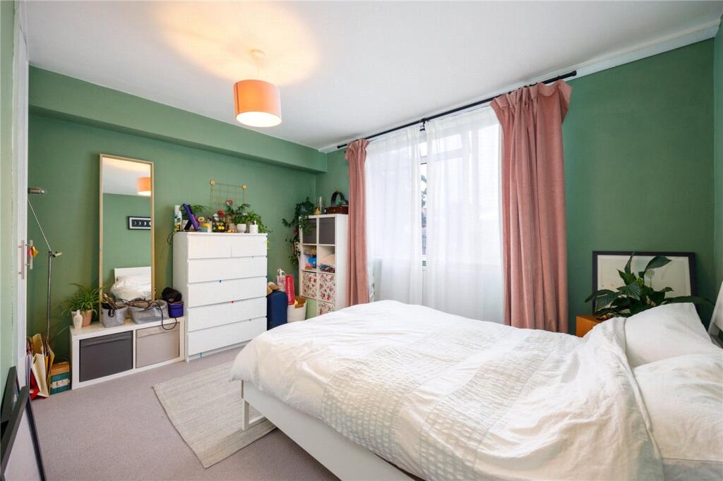 Apartment in London - More