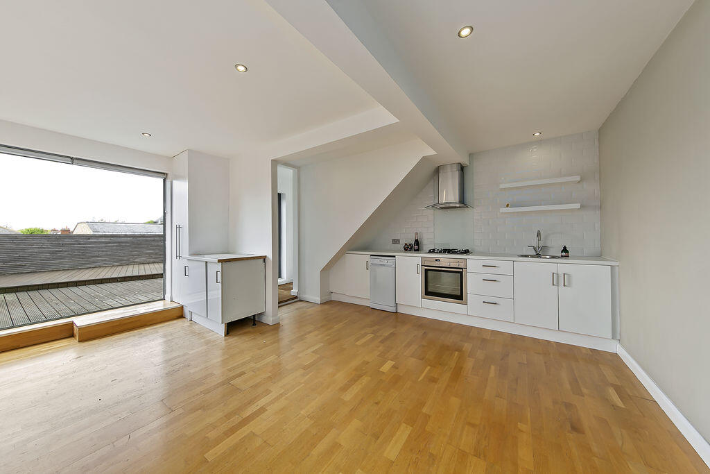 Bridge Road, East Molesey photo 3