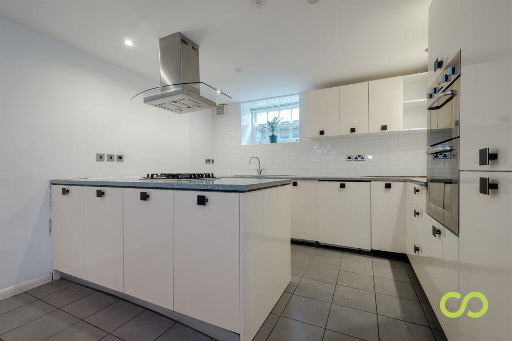 Main image of property: Parfett Street, Aldgate East, E1